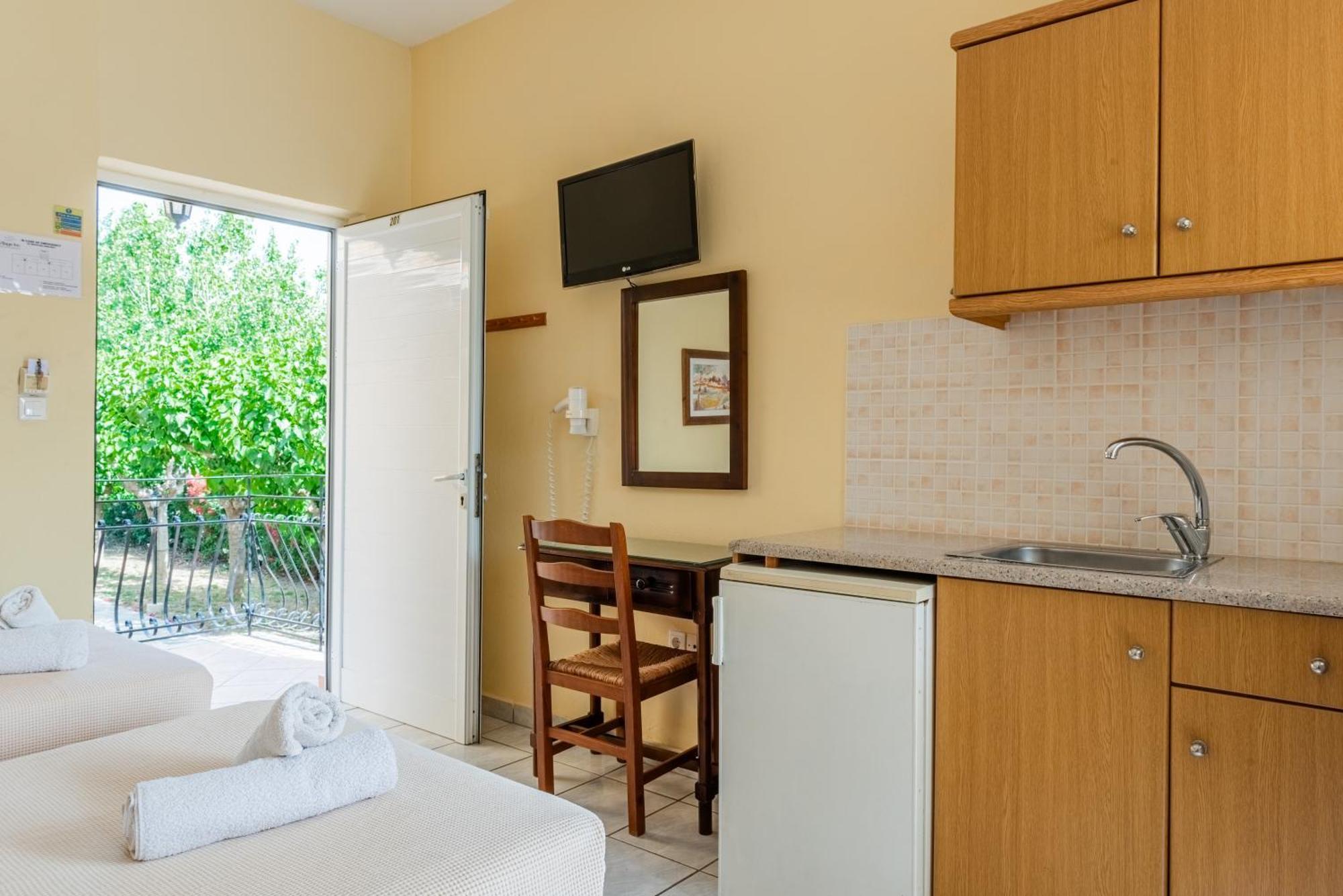 Village Inn Studios & Family Apartments Laganas Esterno foto