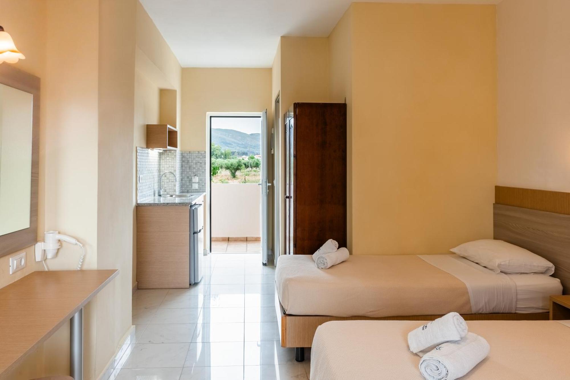 Village Inn Studios & Family Apartments Laganas Esterno foto