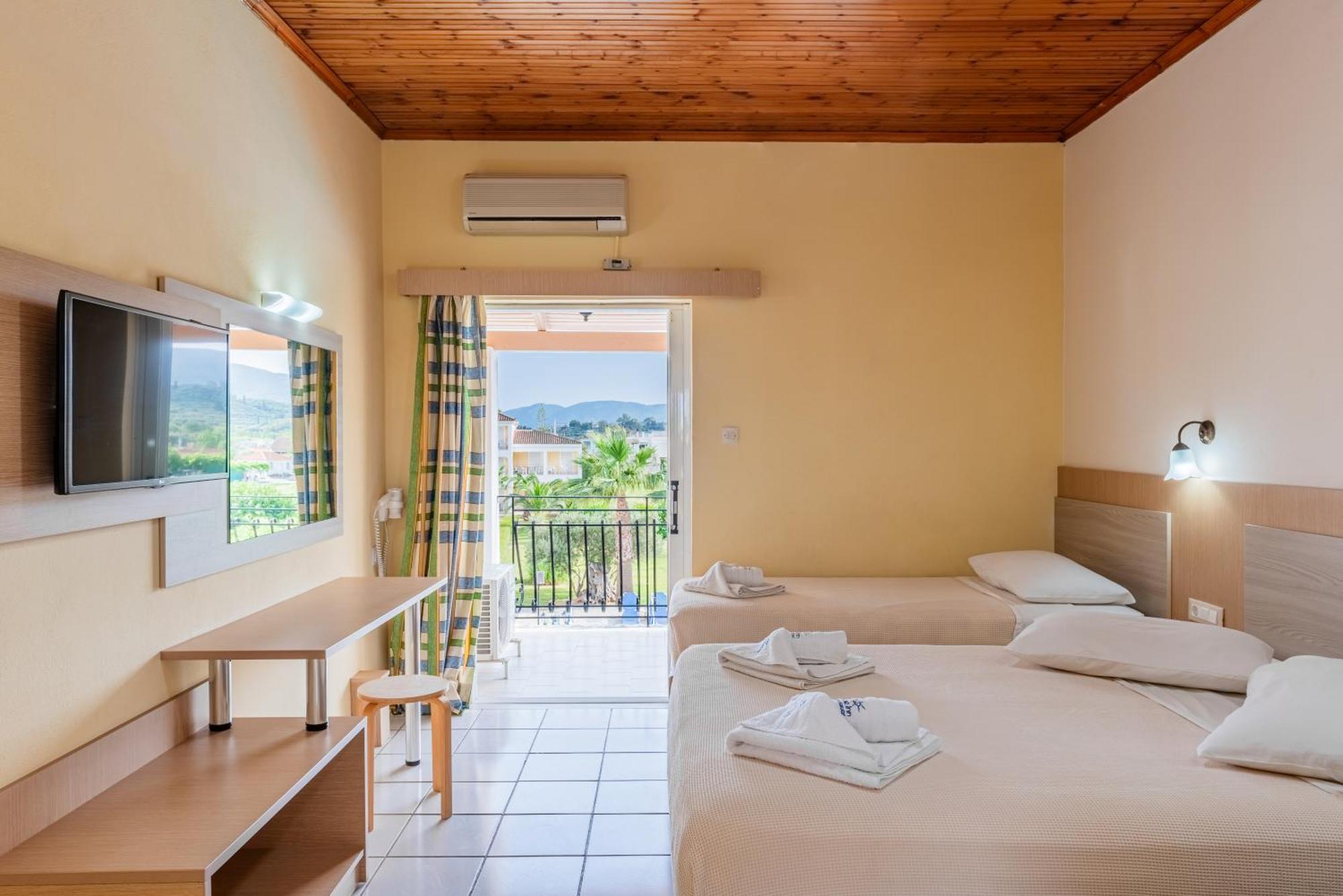 Village Inn Studios & Family Apartments Laganas Esterno foto